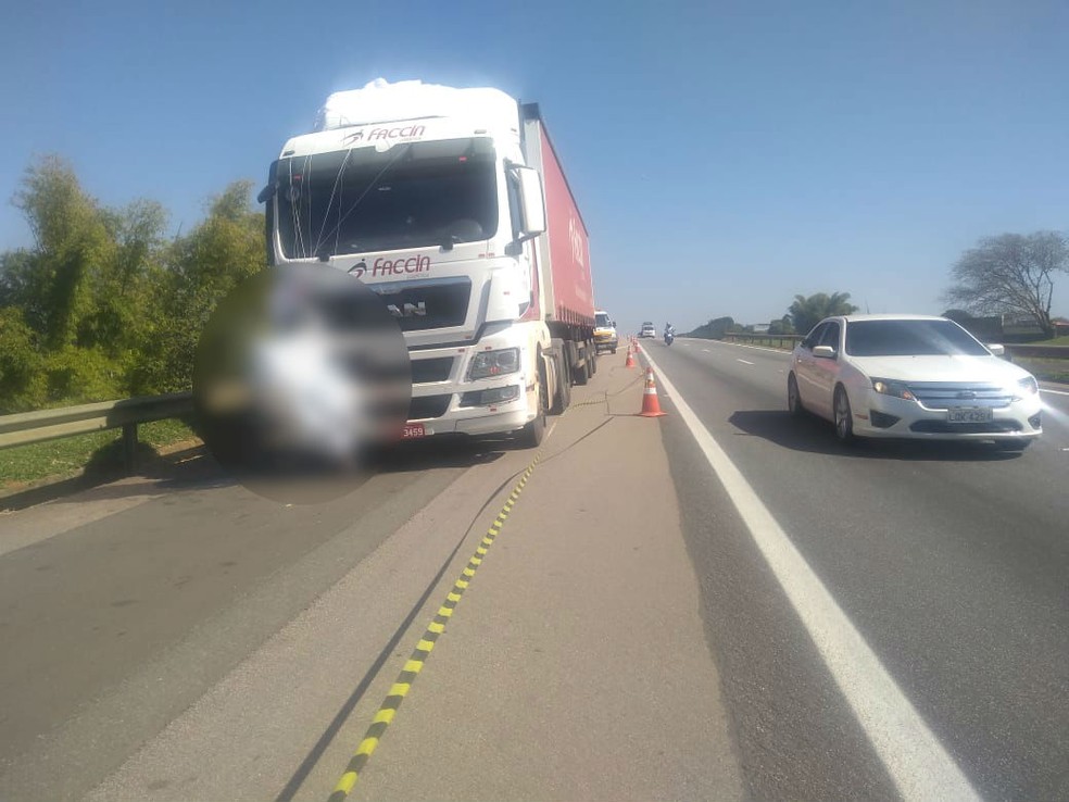 Paraquedista morre após cair em rodovia e ser atingido por carreta em Boituva